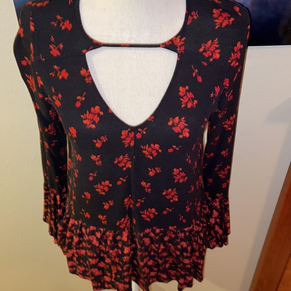 Romantic Black Red Floral Sexy Date Night Blouse Bell Sleeves Ruffled Ruffles S - Picture 8 of 13